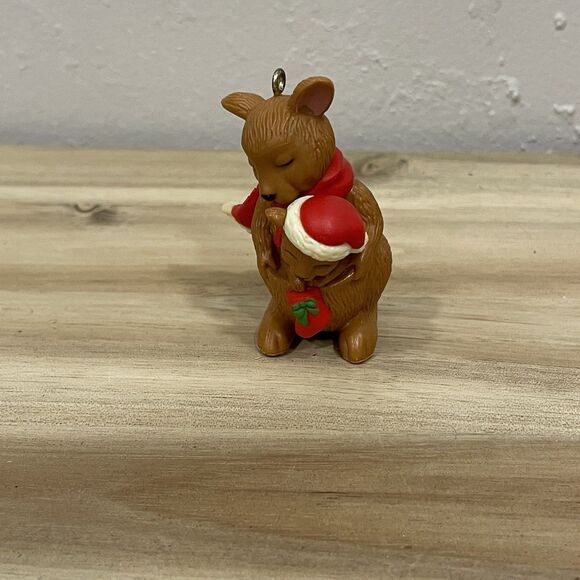 Vintage 1983 Avon Hoppy Holidays Kangaroo Family Christmas Ornament - Picture 4 of 6